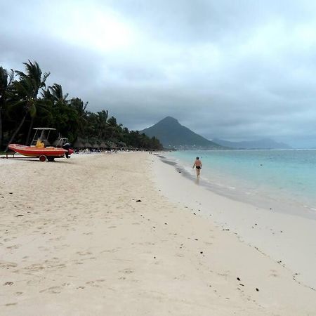 Sea Front 2 Bedrooms Apartment Flic en Flac ภายนอก รูปภาพ
