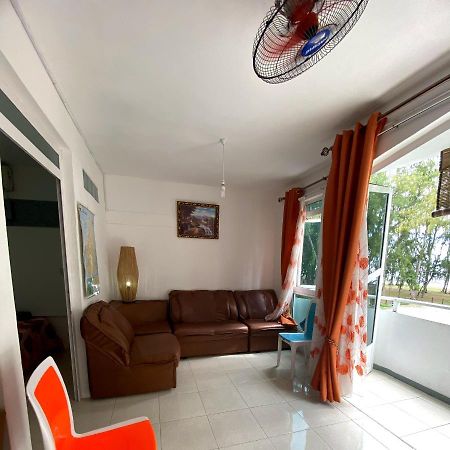 Sea Front 2 Bedrooms Apartment Flic en Flac ภายนอก รูปภาพ